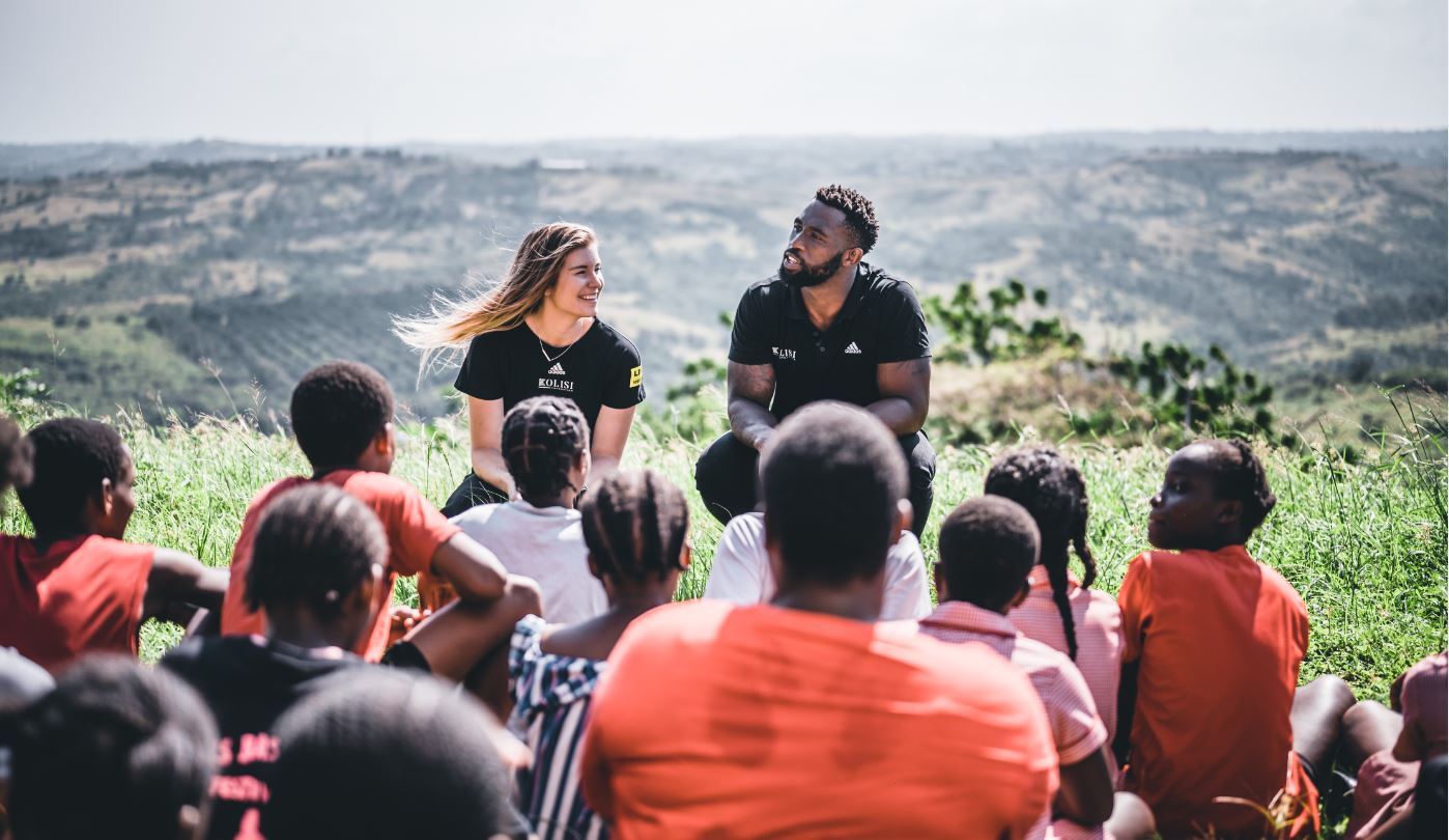 Rachel Kolisi and Siya Kolisi talking to a group of children